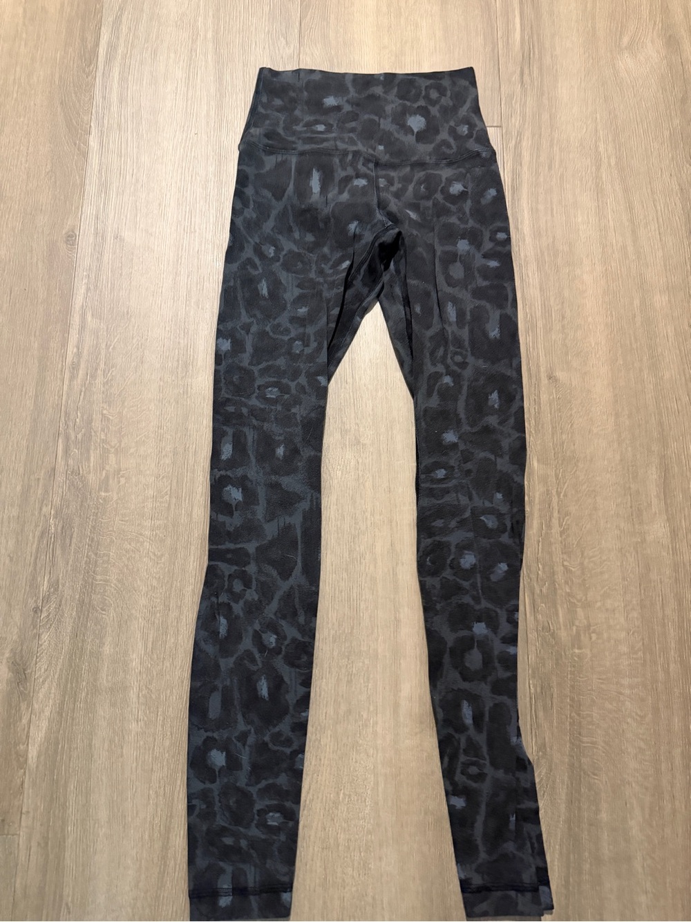 Lululemon spray leopard black leggings
